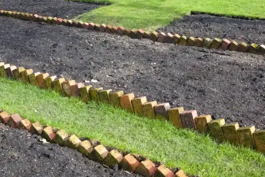 How Lawn Edging Creates A Cleaner Landscape Design in Franklin, KY How Lawn Edging Creates A Cleaner Landscape Design in Franklin, KY